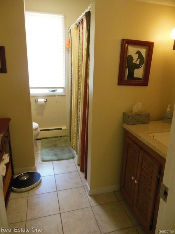2320 Byron Road Howell, MI 48855 - Photo 42 of 47 Main bath