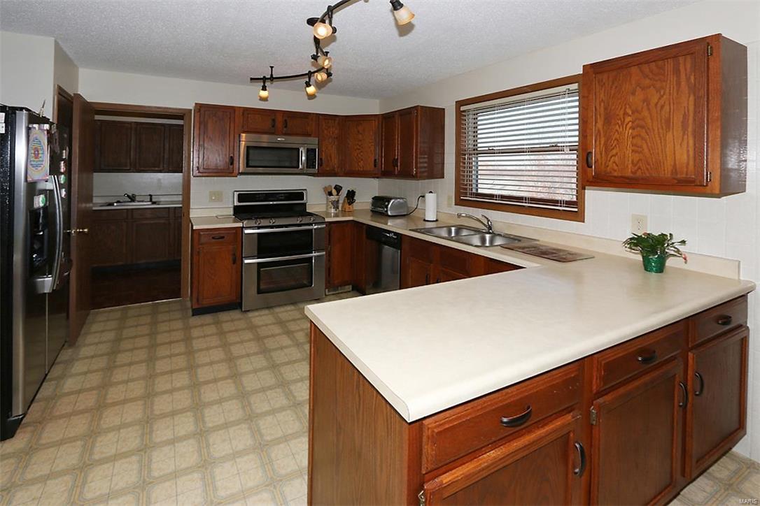 1739 Smizer Mill Road Fenton, MO 63026 - Photo 9 of 33 Gallery Image 9