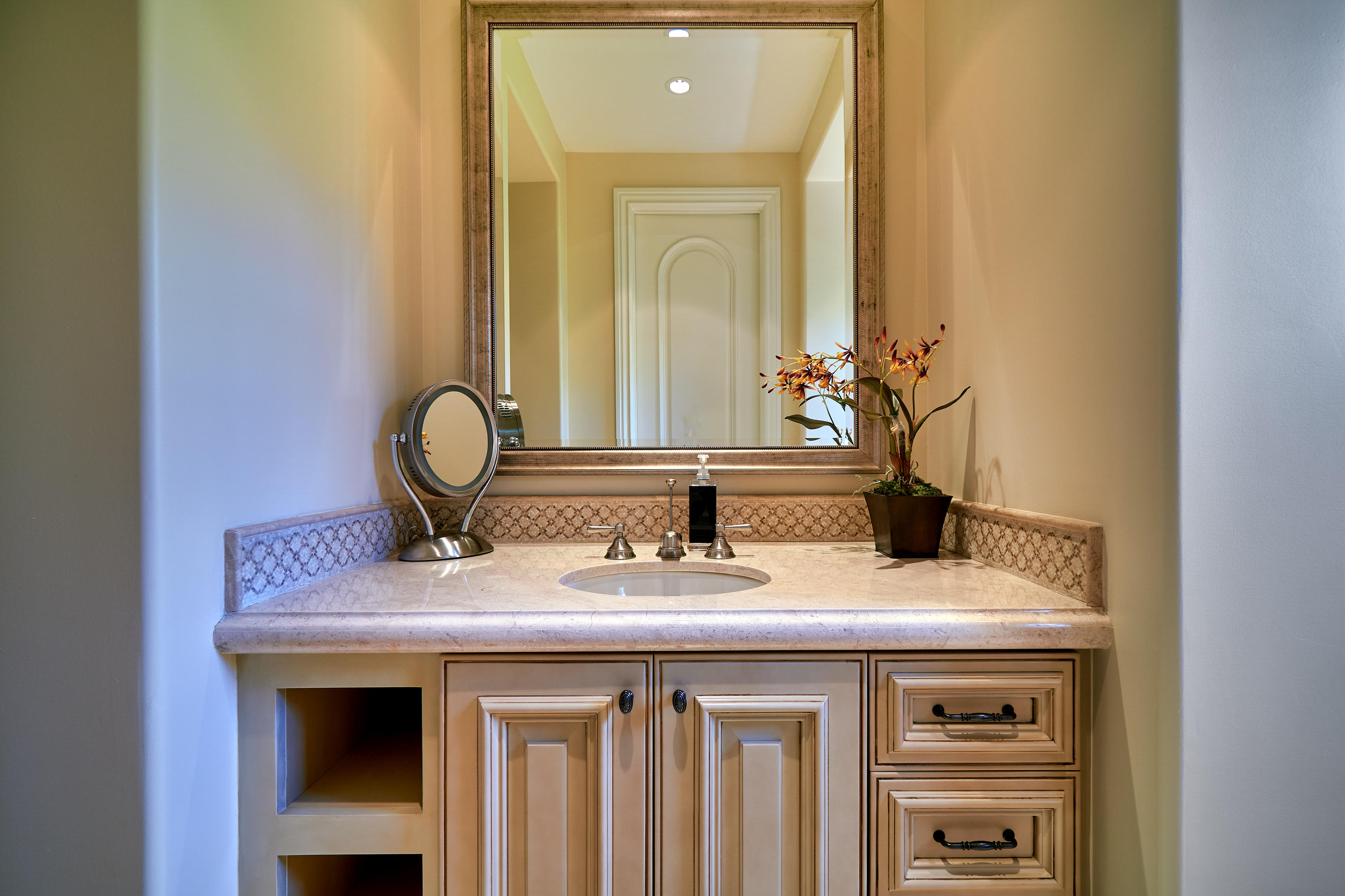 9 Via Perugia Rancho Mirage, CA 92270 - Photo 31 of 38 32 Guest Room Vanity