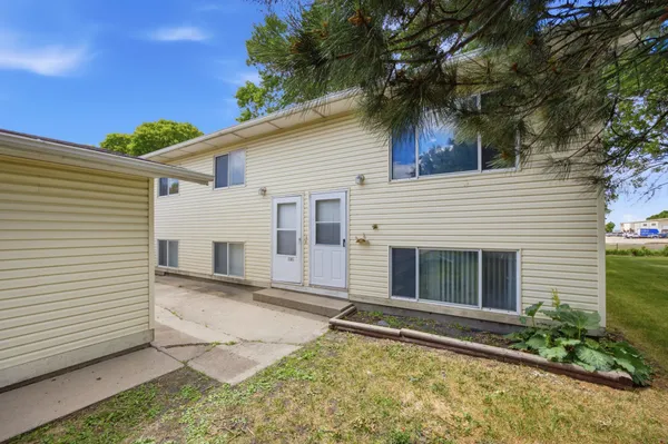 $265,000 | 910-912 32nd Street North, Fargo, ND 58102
