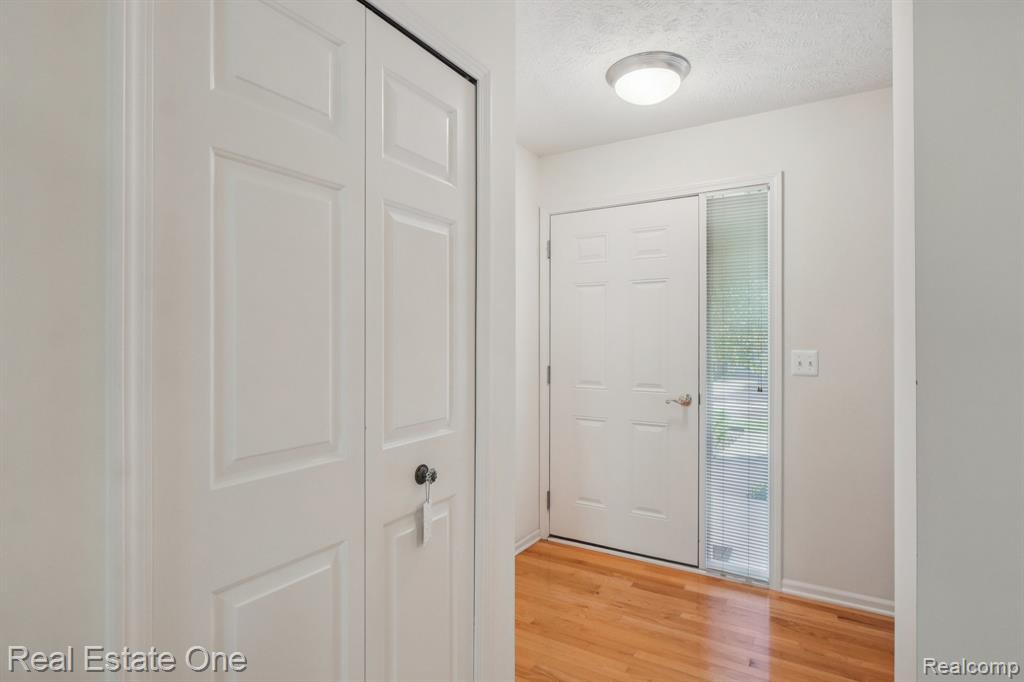 480 Hosta Howell, MI 48843 - Photo 8 of 34