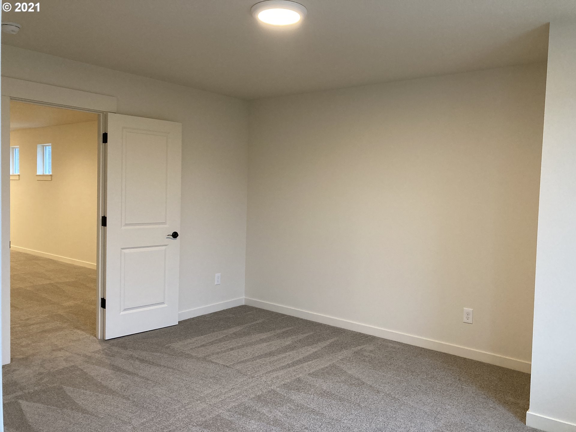 7023 South Ridge Way Ridgefield, WA 98642 - Photo 7 of 13 an empty room and window