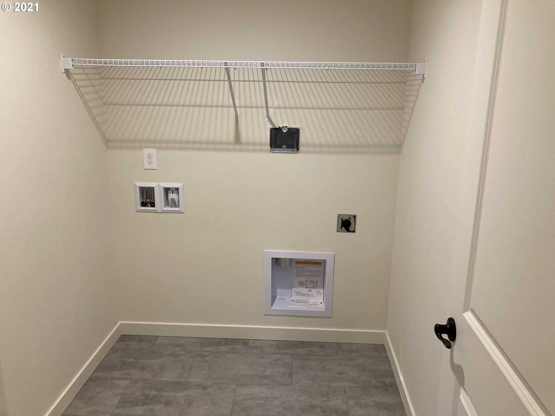 7023 South Ridge Way Ridgefield, WA 98642 - Photo 9 of 13 a view of a small space