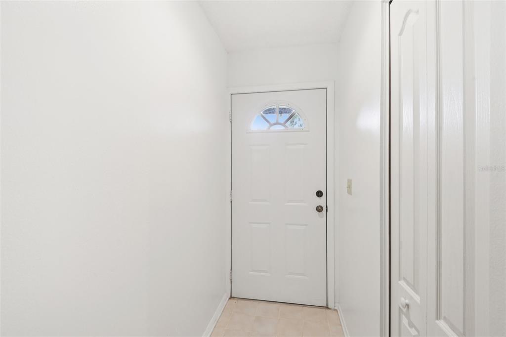 14128 Arbor Hills Road Tampa, FL 33625 - Photo 4 of 35