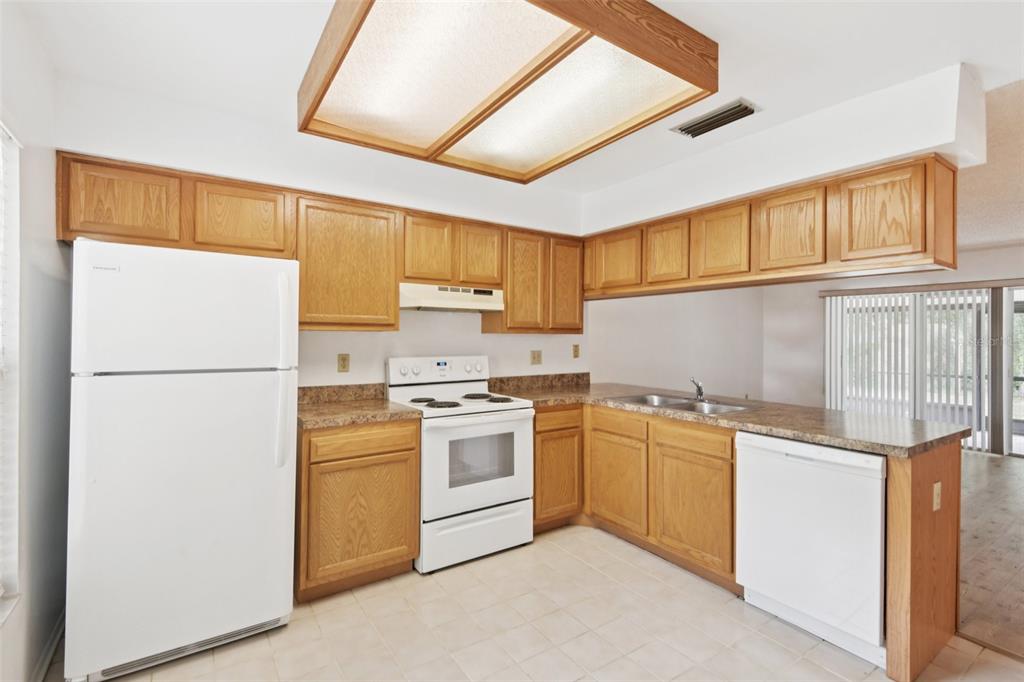 14128 Arbor Hills Road Tampa, FL 33625 - Photo 10 of 35