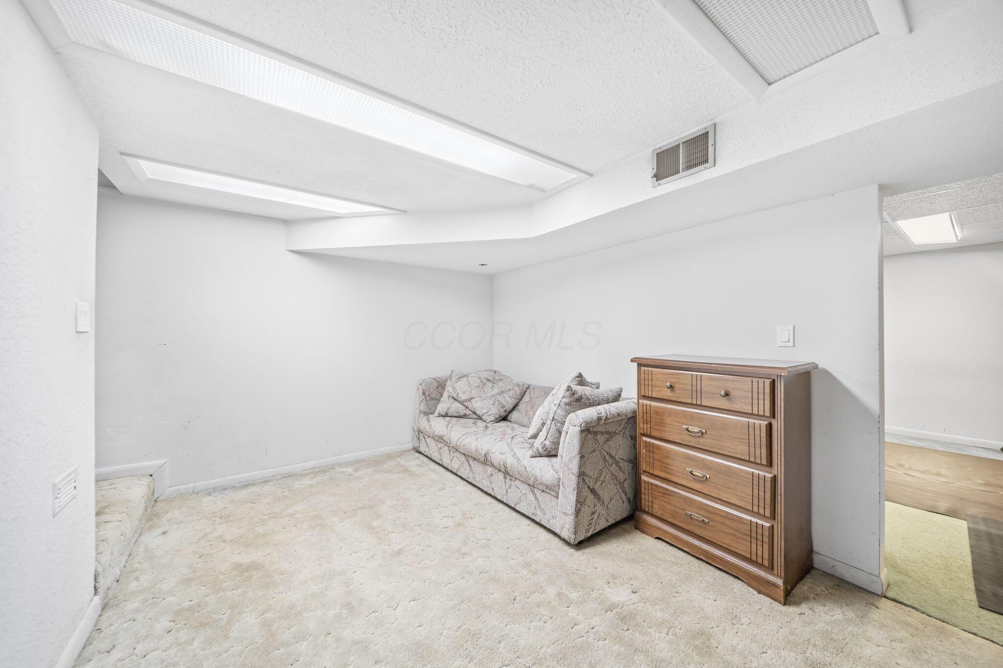 390 Dunbarton Road Columbus, OH 43230 - Photo 15 of 20 37-web-or-mls-A7402900