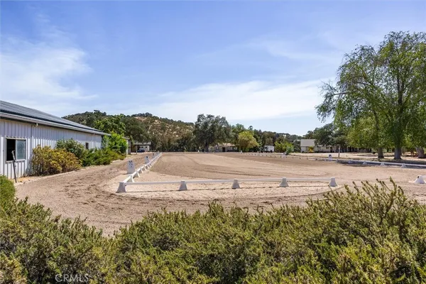 a view of a house with backyard and trees