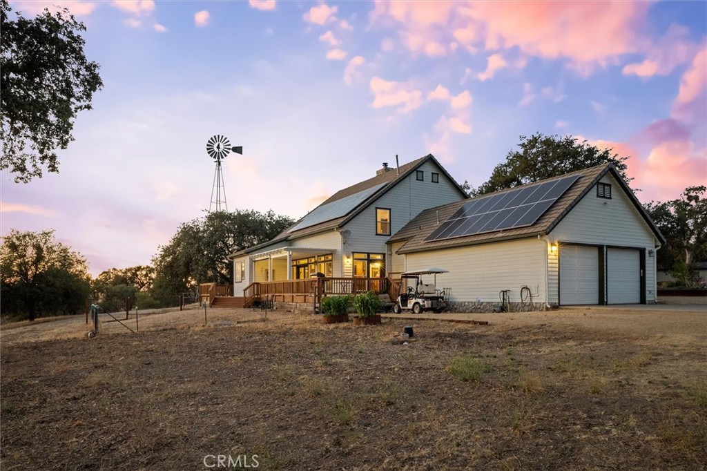 5625 Linne Road Paso Robles, CA 93446 - Photo 65 of 75 a backyard of a house with table and chairs