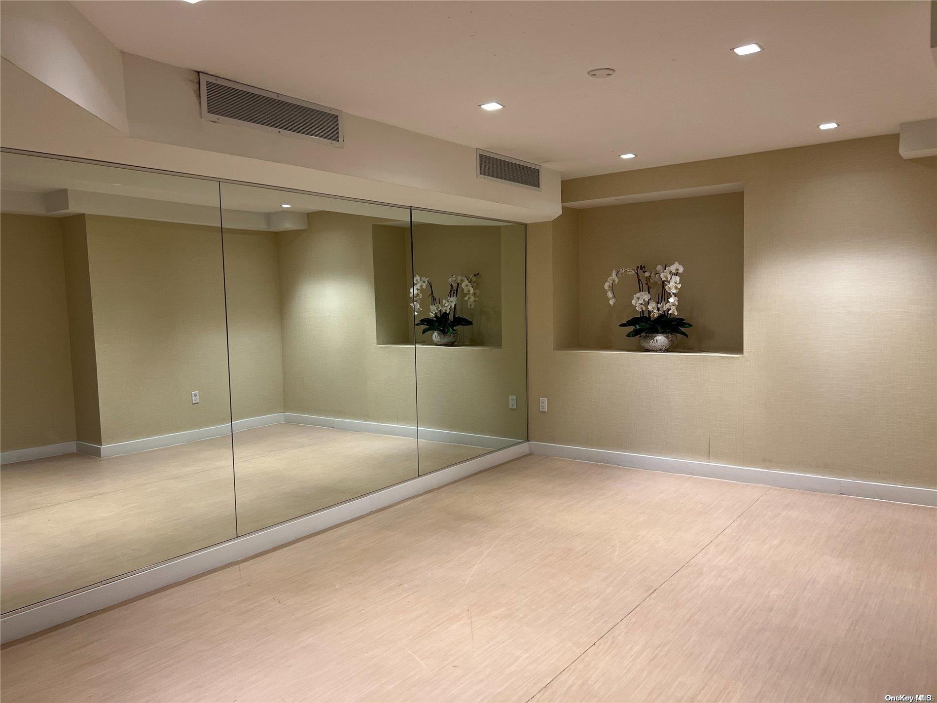 200 Rector Place, Unit 35E Manhattan, NY 10280 - Photo 25 of 33 a view of a hallway