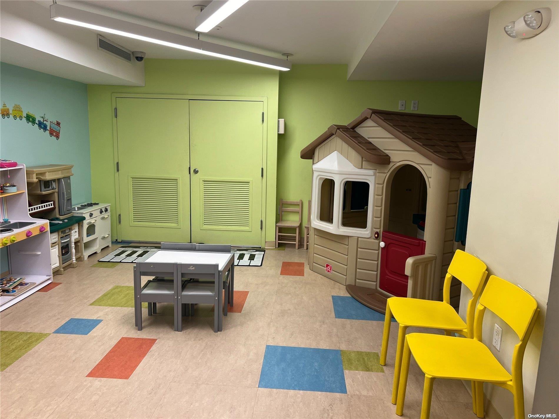 200 Rector Place, Unit 35E Manhattan, NY 10280 - Photo 30 of 33 a living room with furniture and a flat screen tv