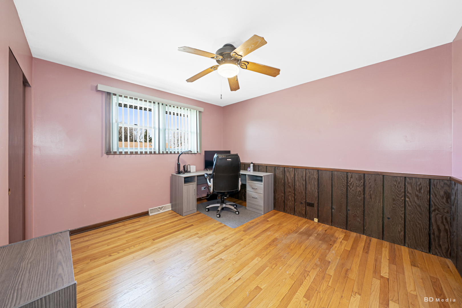 10901 Rutherford Avenue Worth, IL 60482 - Photo 16 of 17 a bedroom with a bed and a desk