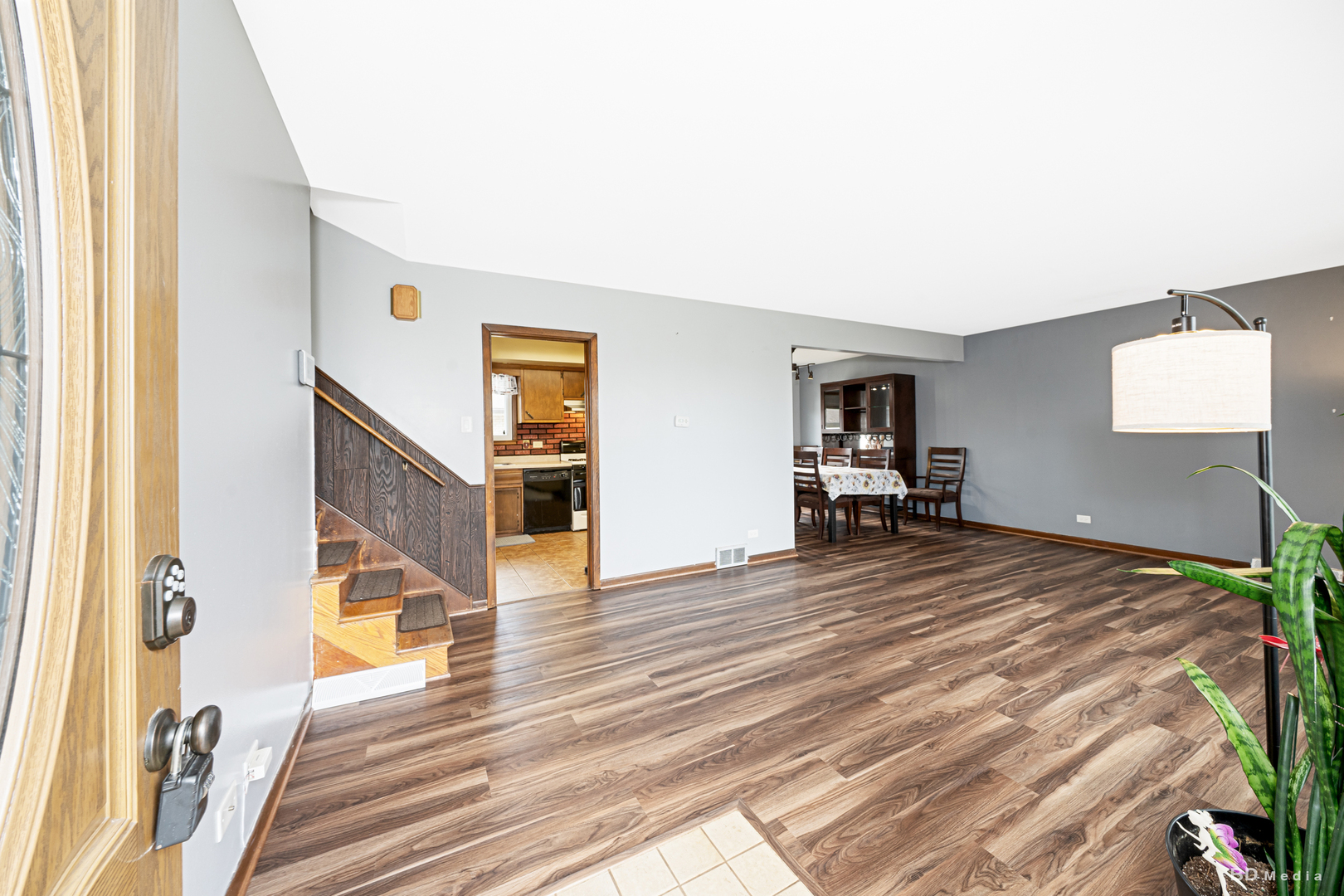 10901 Rutherford Avenue Worth, IL 60482 - Photo 5 of 17 a view of a living room