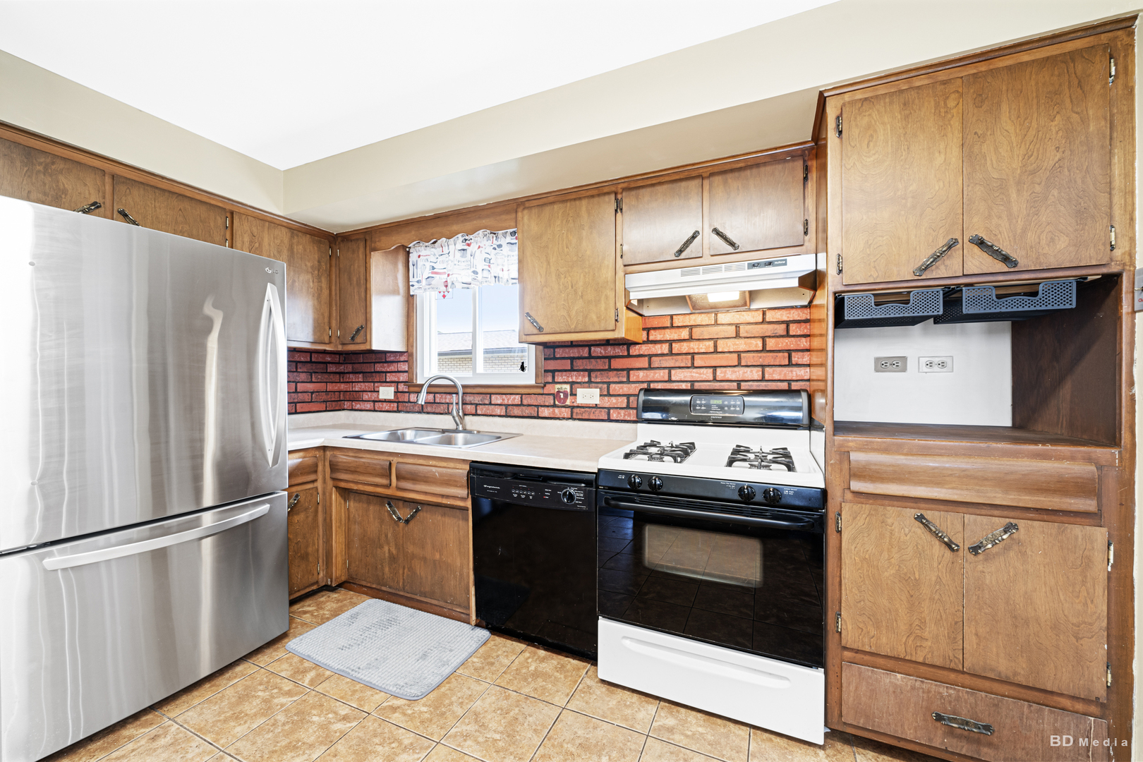 10901 Rutherford Avenue Worth, IL 60482 - Photo 8 of 17 a kitchen with stainless steel appliances granite countertop a refrigerator a sink dishwasher a stove and white countertops with wooden floor
