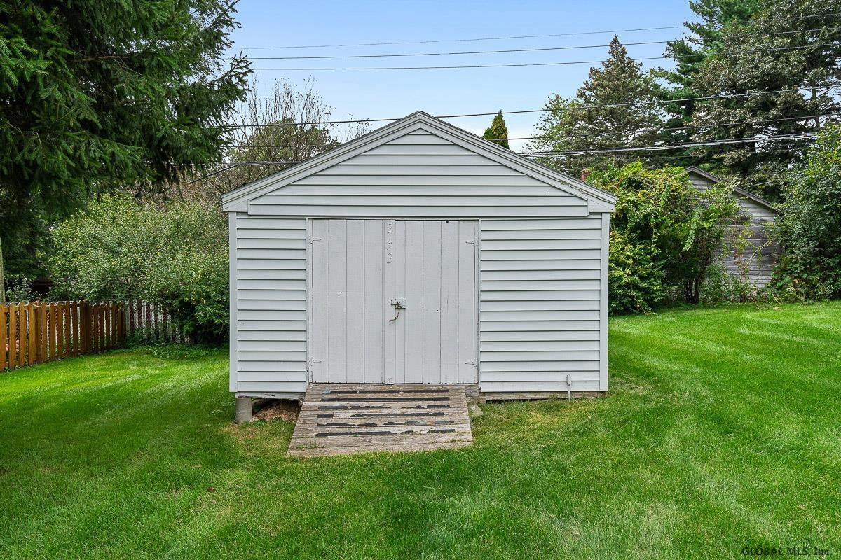 243 Eastholm Road Schenectady, NY 12304 - Photo 11 of 65 Photo 11