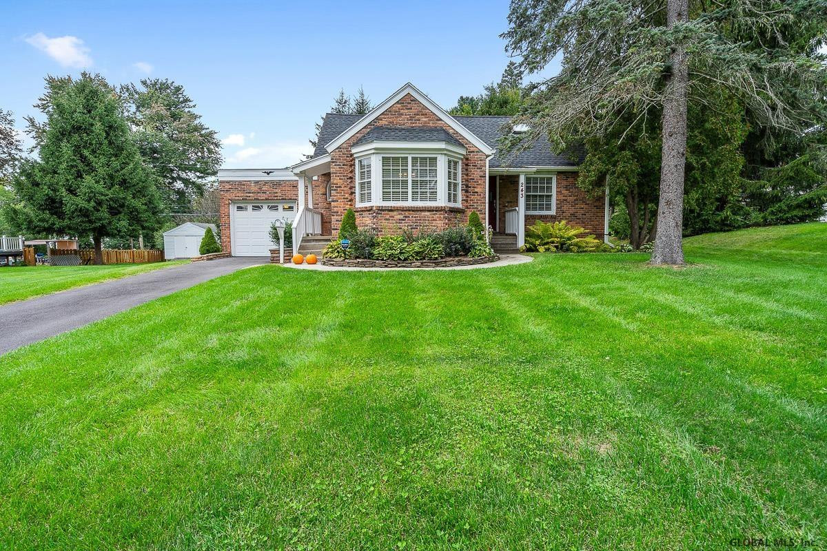 243 Eastholm Road Schenectady, NY 12304 - Photo 2 of 65 Photo 2