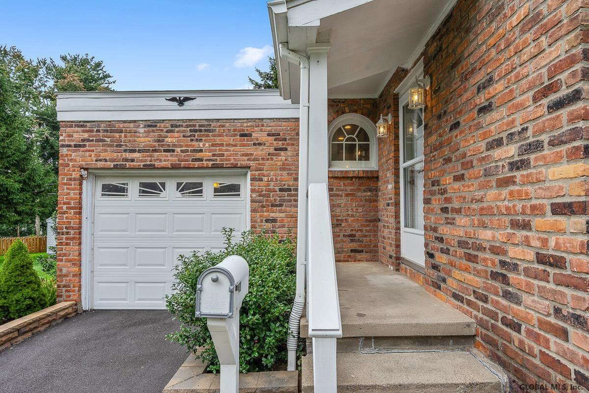 243 Eastholm Road Schenectady, NY 12304 - Photo 6 of 65 Photo 6