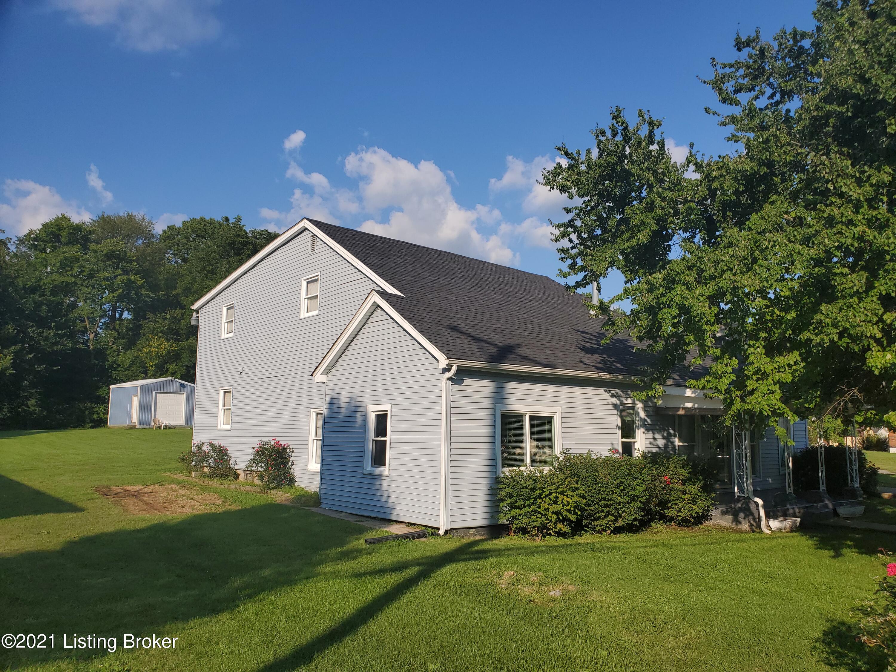 413 East High Street Springfield, KY 40069 - Photo 9 of 29 20210901_180916