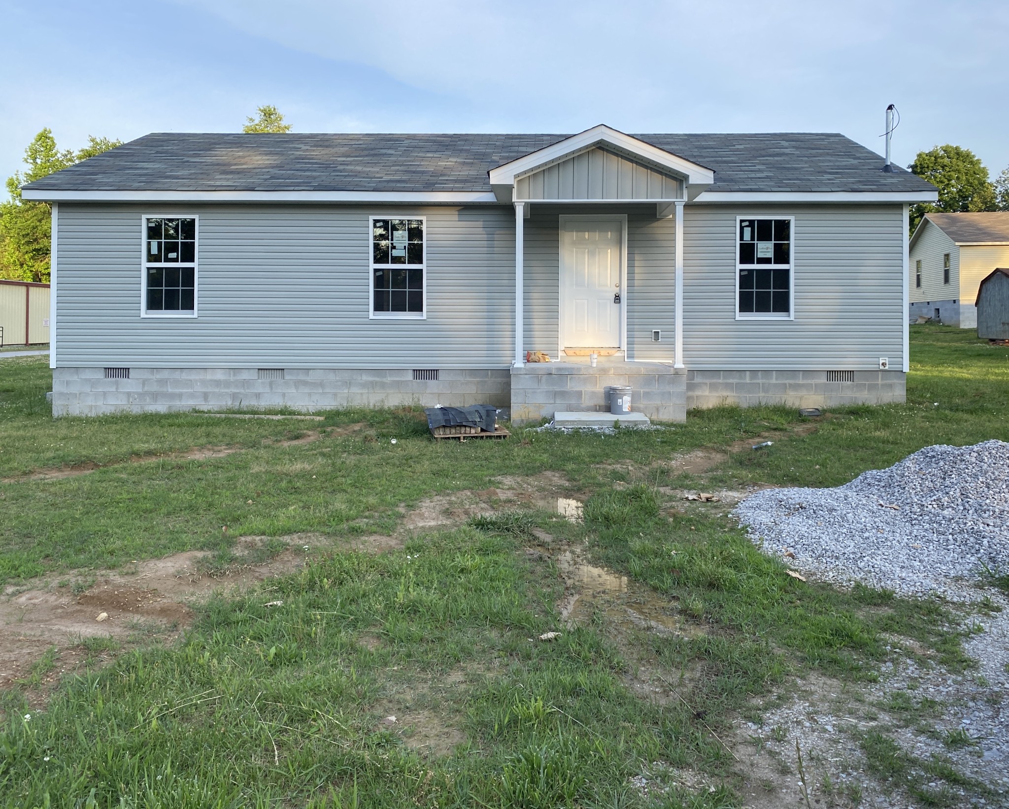 114 Shelton Road Manchester, TN 37355 - Photo 1 of 6 a house that is sitting in the grass