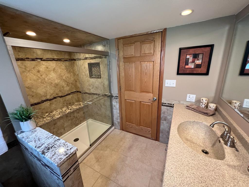 4031 Custer Avenue Lyons, IL 60534 - Photo 19 of 38 a bathroom with a tub sink and mirror