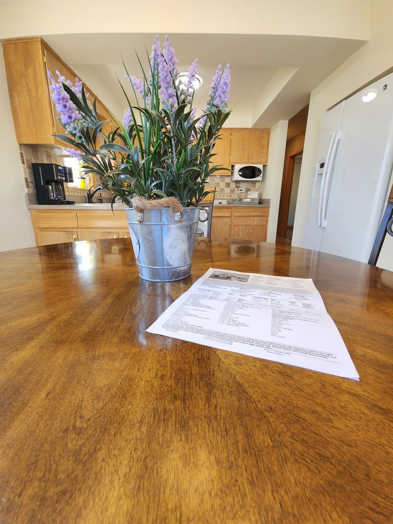 4031 Custer Avenue Lyons, IL 60534 - Photo 7 of 38 a view of kitchen with furniture and a potted plant