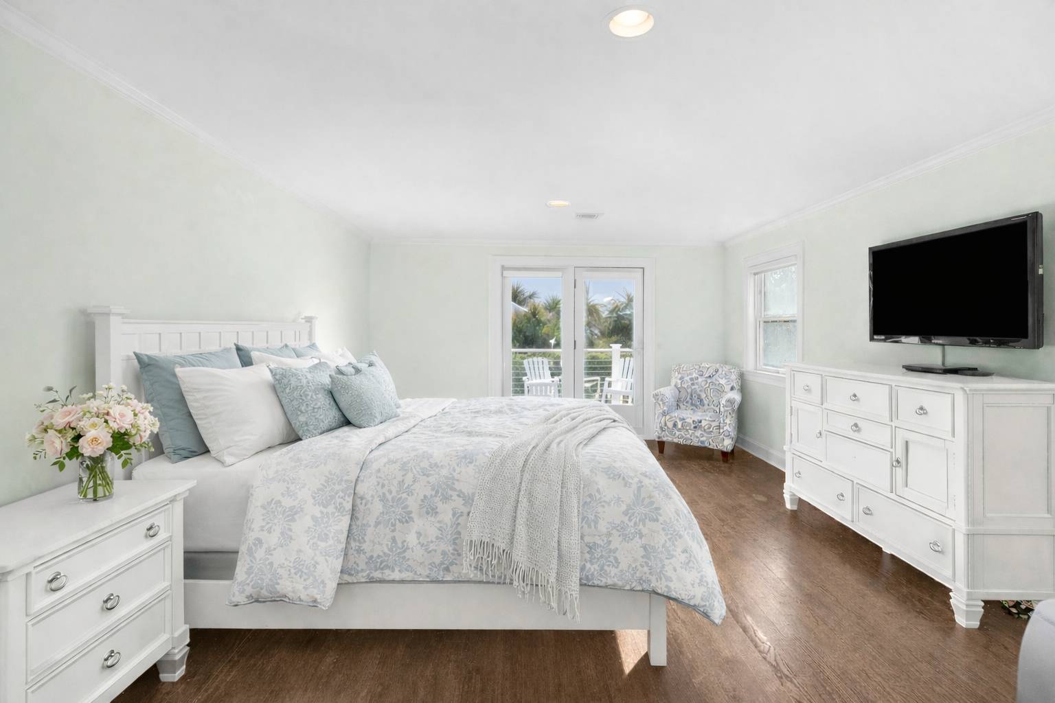 55 West Gate Road Wainscott, NY 11975 - Photo 6 of 11 Gallery Image 6