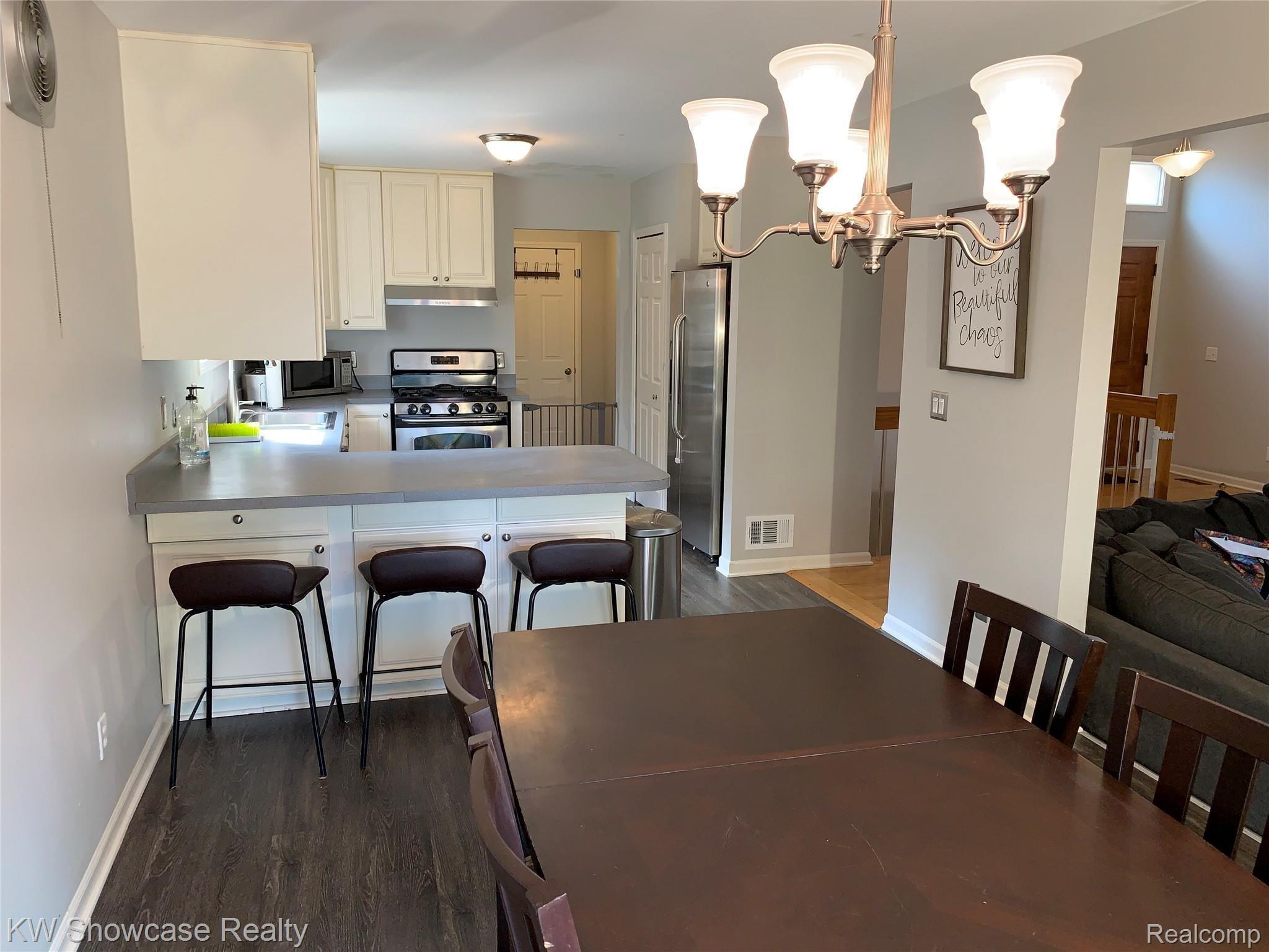 13115 22 Mile Road Utica, MI 48315 - Photo 8 of 34 Dining Area to Kitchen.jpg