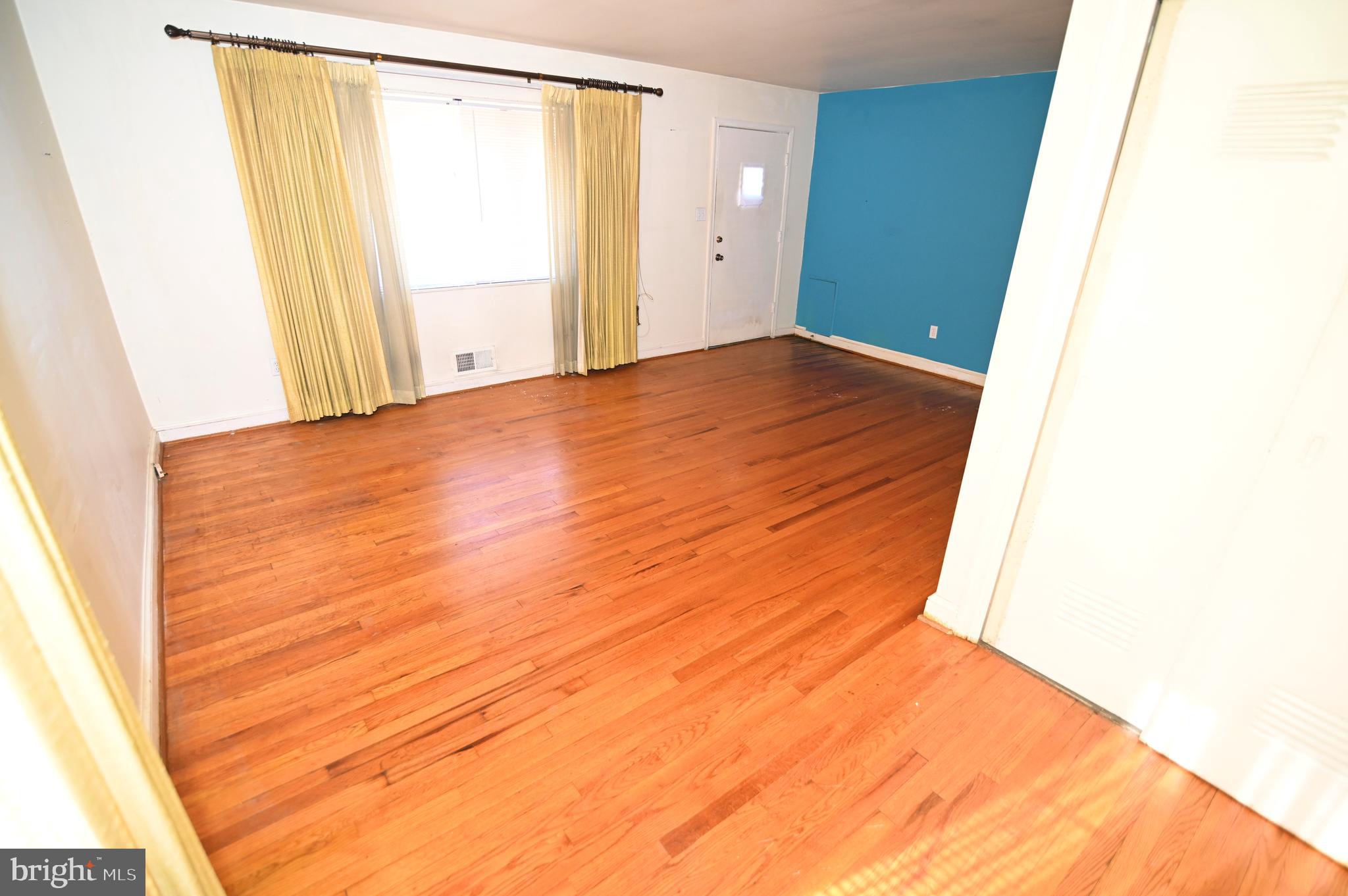 4901 Whitfield Chapel Road Lanham, MD 20706 - Photo 3 of 14 Living Room