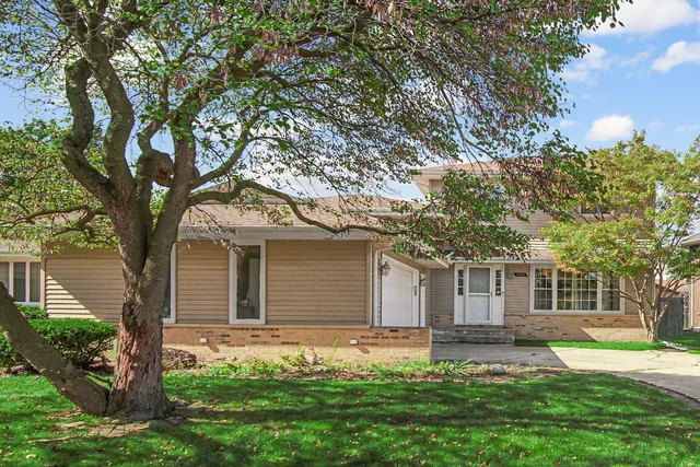 $389,900 | 9448 Parkway Drive, Highland, IN 46322