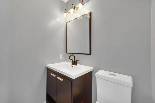 $389,900 | 9448 Parkway Drive, Highland, IN 46322