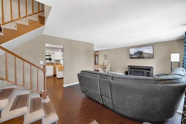 $389,900 | 9448 Parkway Drive, Highland, IN 46322