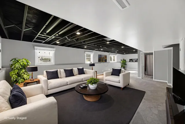 $389,900 | 9448 Parkway Drive, Highland, IN 46322