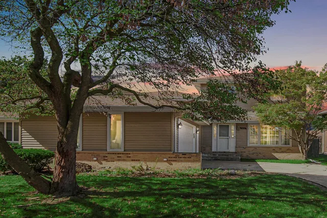 $389,900 | 9448 Parkway Drive, Highland, IN 46322