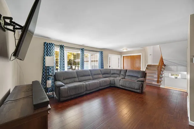 $389,900 | 9448 Parkway Drive, Highland, IN 46322