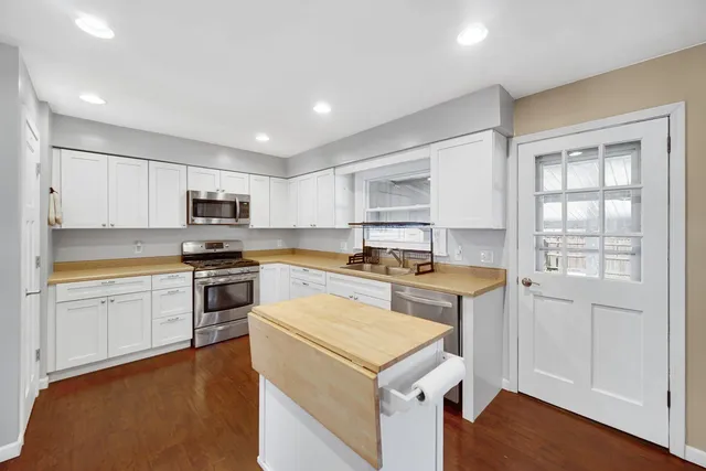 $389,900 | 9448 Parkway Drive, Highland, IN 46322