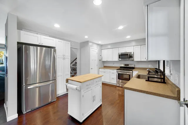 $389,900 | 9448 Parkway Drive, Highland, IN 46322