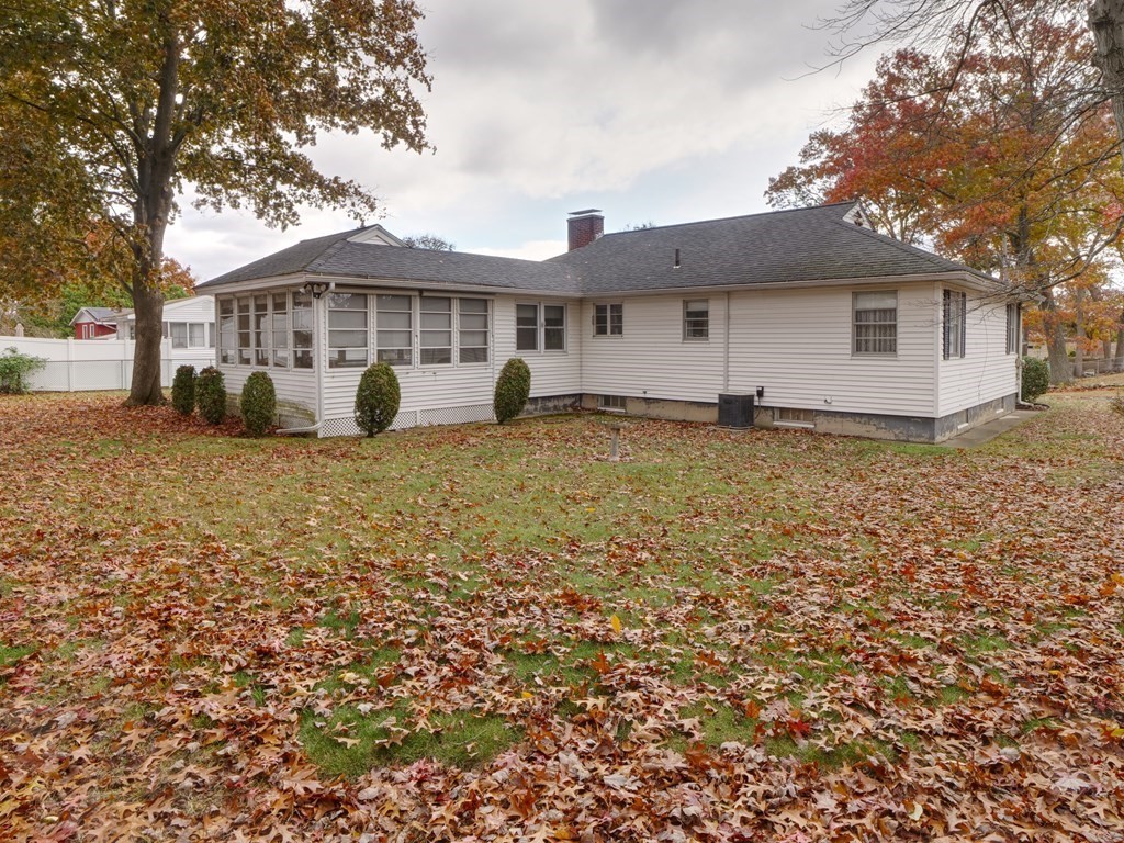 77 Colonial Road Lawrence, MA 01843 - Photo 3 of 19 Gallery Image 3