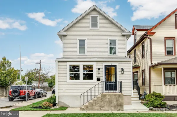 a car parked in front of a white house