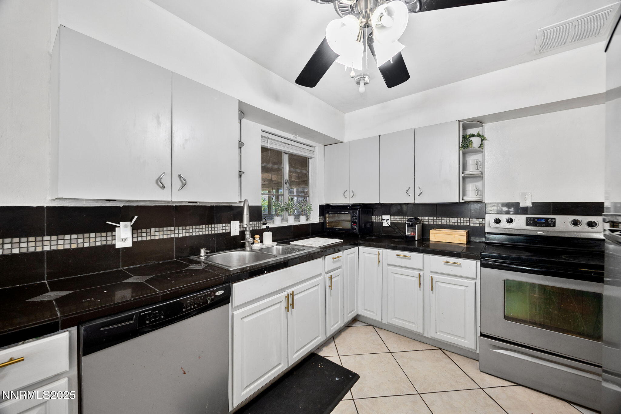 1712 Chaska Place Reno, NV 89502 - Photo 12 of 31 9-web-or-mls-1712 Chaska Pl-11