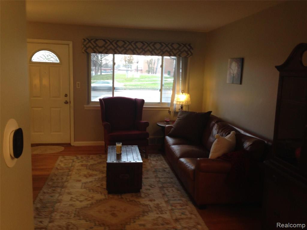 9727 Middlebelt Road Livonia, MI 48150 - Photo 4 of 21