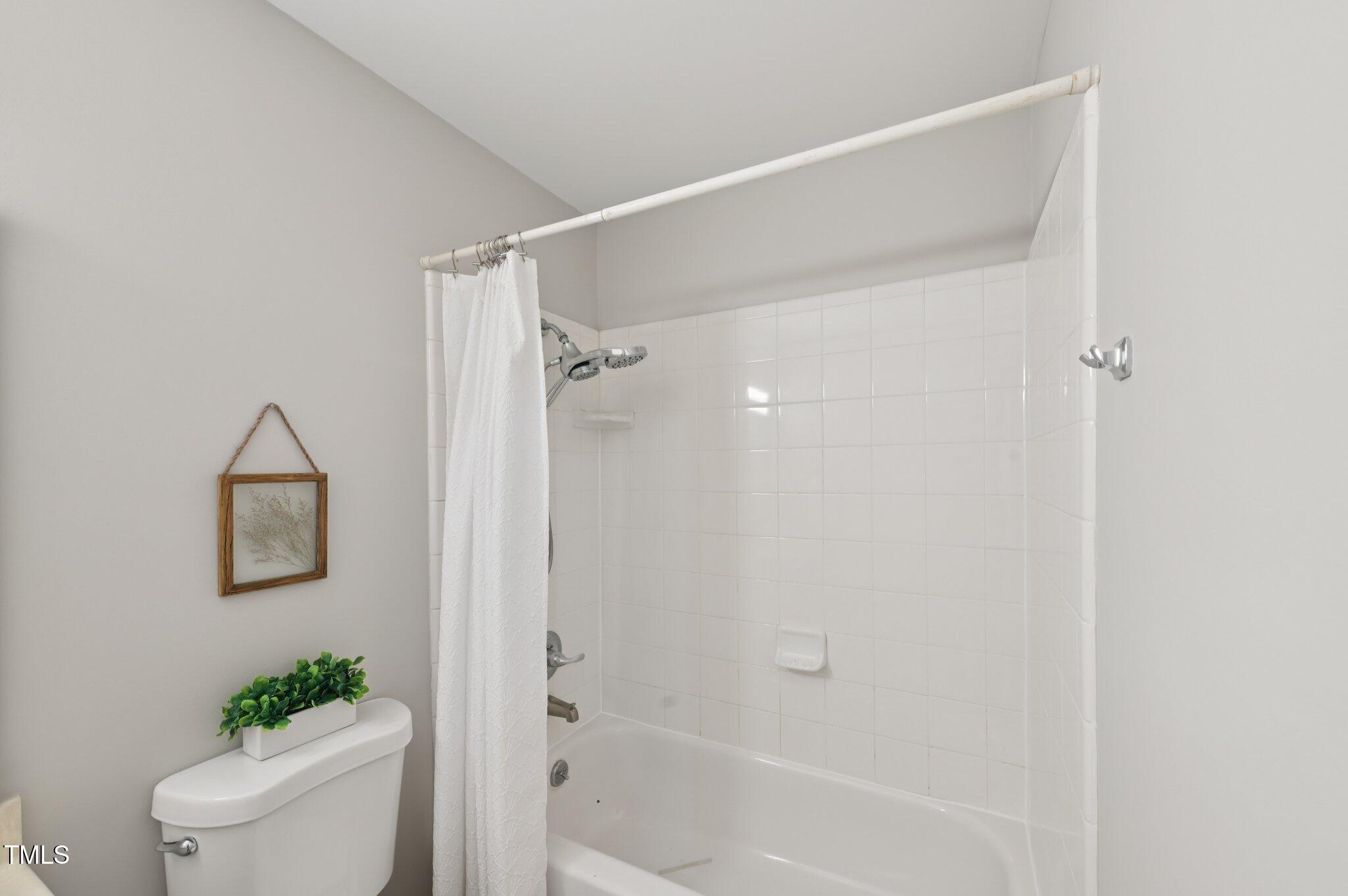 1308 Swallow Drive Raleigh, NC 27606 - Photo 21 of 33 25-web-or-mls-Swallow Dr-0506-025