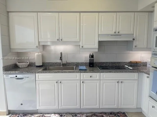 $5,100 | 4779 Collins Avenue, Unit 706, Miami Beach, FL 33140