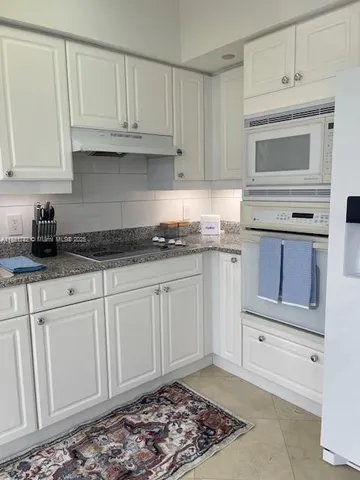 $5,100 | 4779 Collins Avenue, Unit 706, Miami Beach, FL 33140