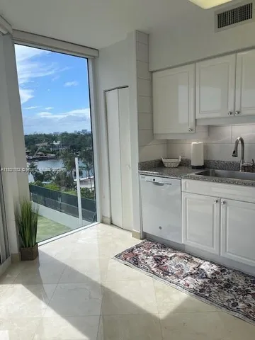 $5,100 | 4779 Collins Avenue, Unit 706, Miami Beach, FL 33140