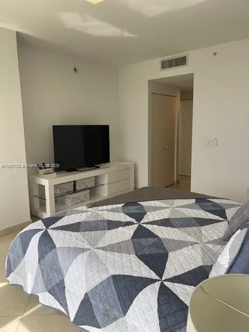 $5,100 | 4779 Collins Avenue, Unit 706, Miami Beach, FL 33140