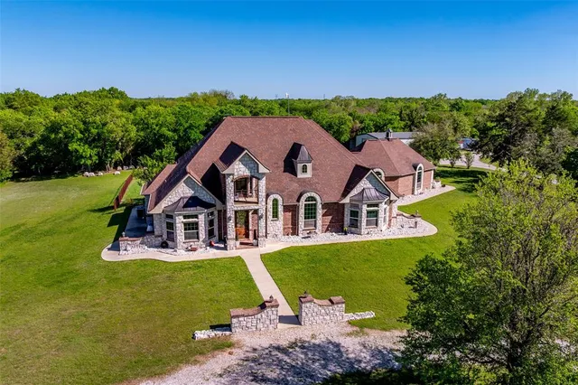 a view of a house with a big yard