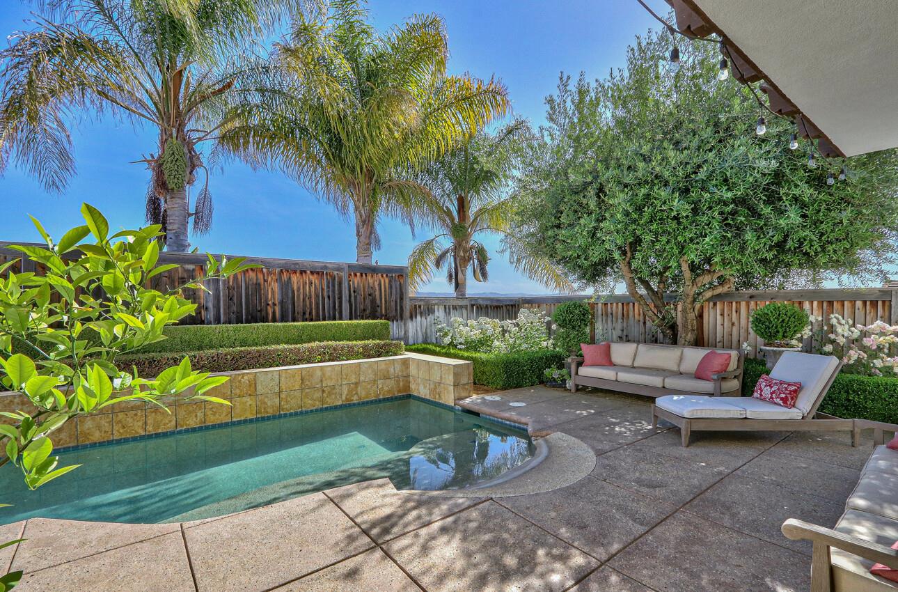 7260 Eagle Ridge Drive Gilroy, CA 95020 - Photo 31 of 36 a garden view with a seating space