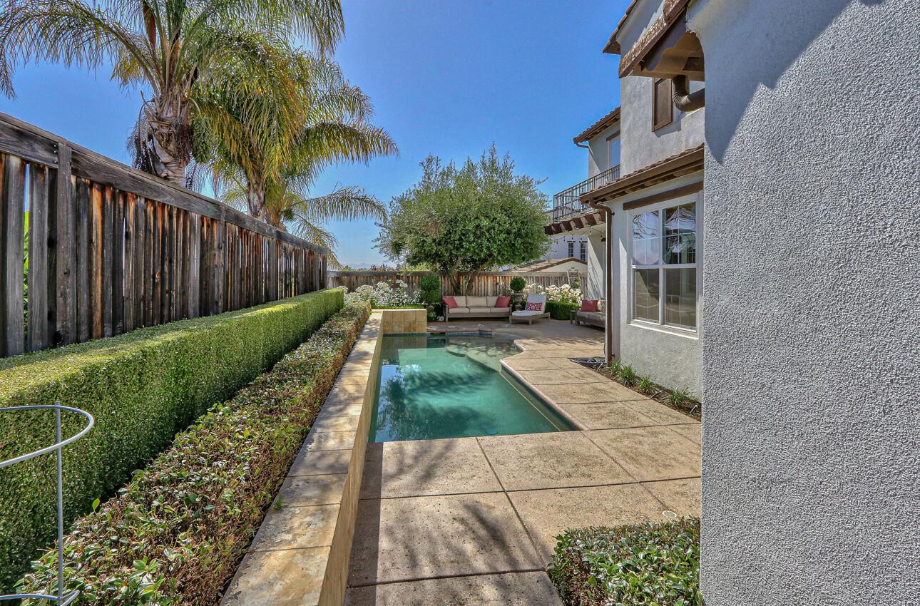 7260 Eagle Ridge Drive Gilroy, CA 95020 - Photo 34 of 36 a view of a backyard with potted plants
