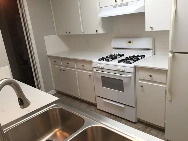 $2,400 | 1910 Westridge Drive, Unit B, Austin, TX 78704