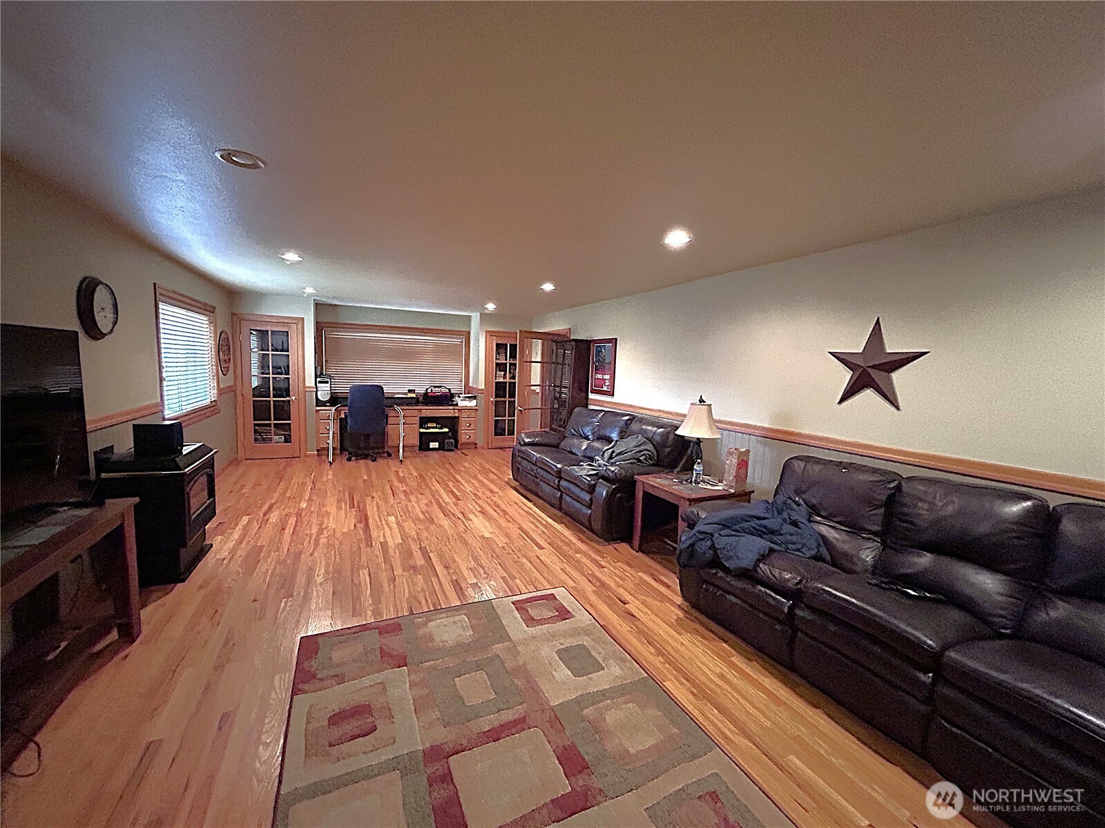 1925 Hampton Road Everson, WA 98247 - Photo 3 of 40 a living room with furniture and a flat screen tv