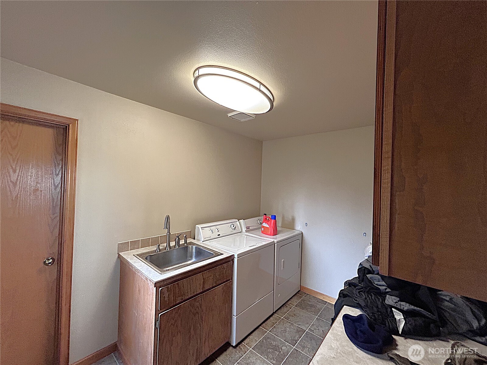 1925 Hampton Road Everson, WA 98247 - Photo 7 of 40 a utility room with dryer and washer